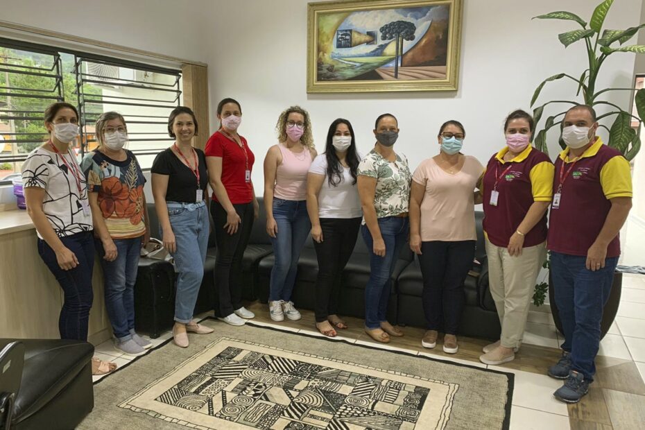 Equipe da Secretaria de Educação de General Carneiro realiza visita pedagógica em Bituruna.
