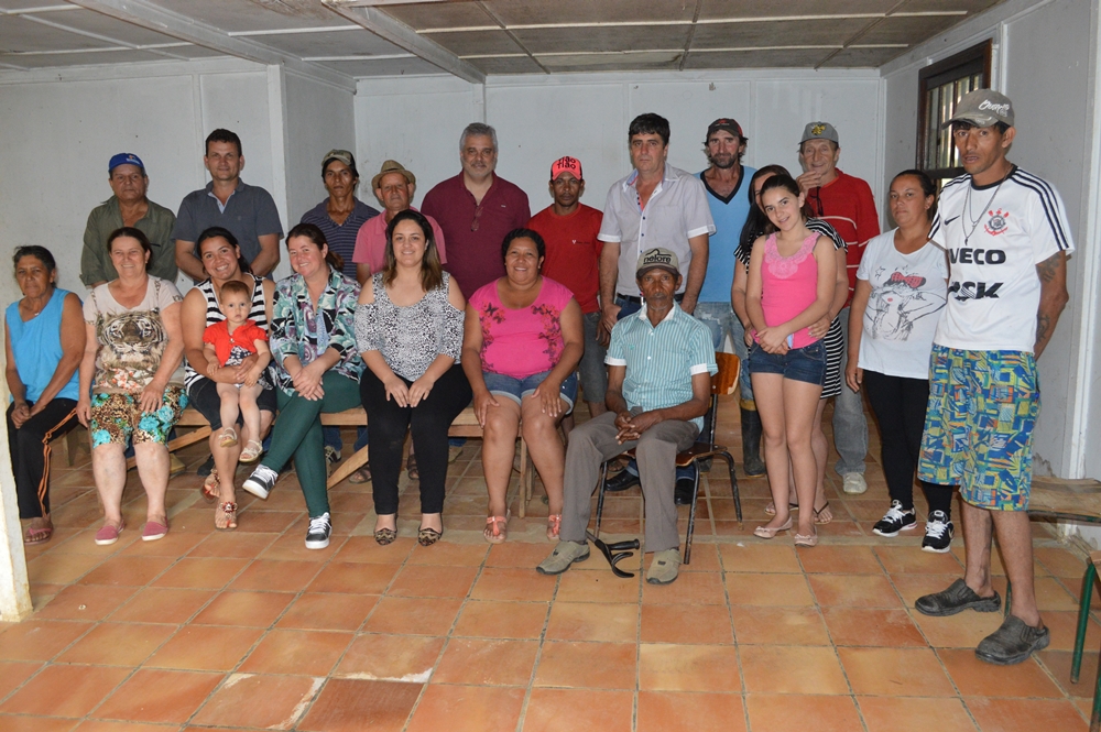 Prefeito se reúne com moradores na Comunidade de Colina Verde