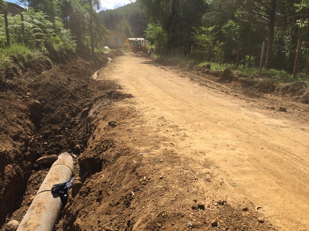 Prefeitura de General Carneiro realiza obra de tubulação na Vila Cordeiro