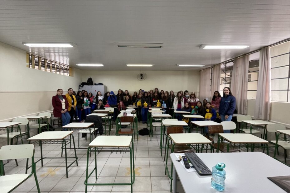 Elas por Elas: Projeto municipal aborda saúde da mulher para mais de 300 alunas.