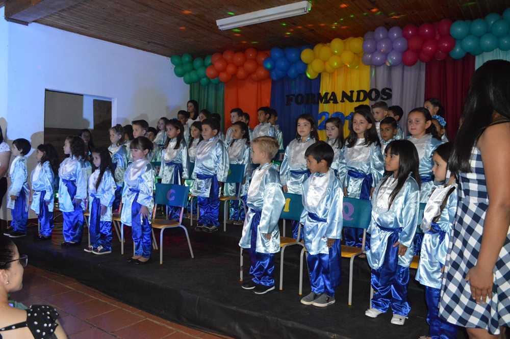 CMEI Eresmira dos Anjos Ferreira realiza formatura do ensino infantil