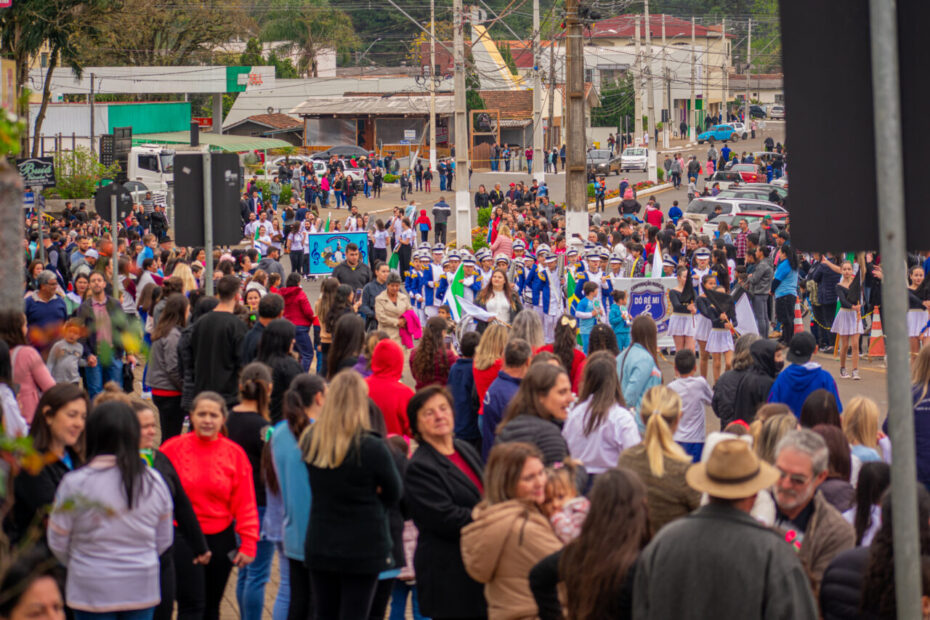 07 de Setembro: Prefeitura realiza desfile cívico e reúne mais de 25 entidades.