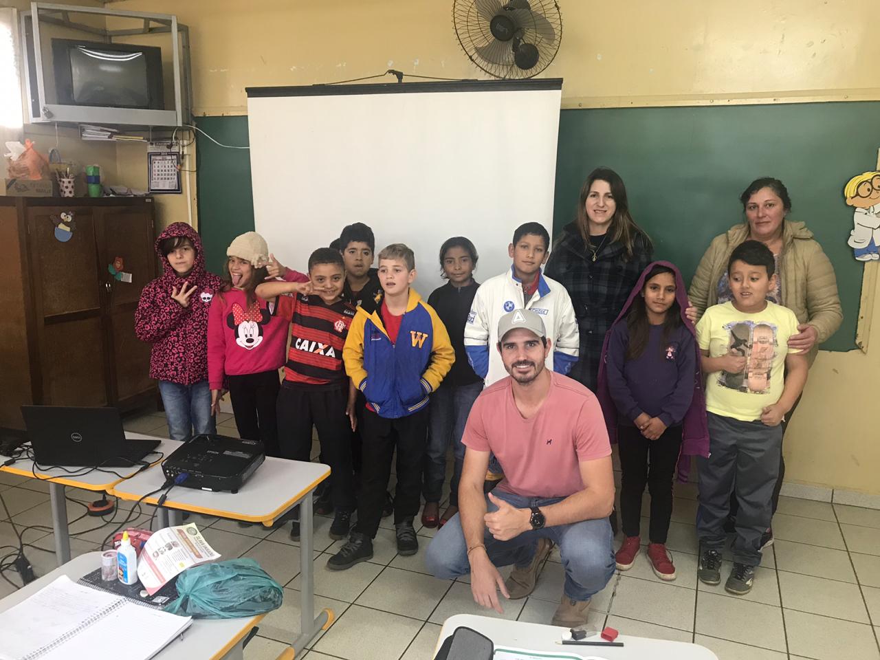 Secretaria Municipal da Agricultura promove palestra para alunos da Escola Municipal Irineu Gonçalves