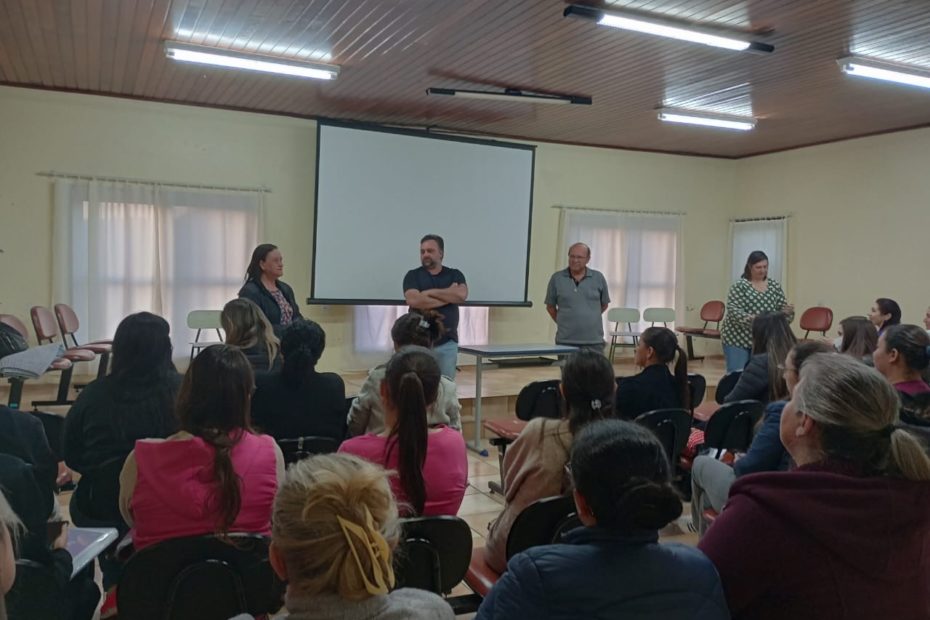 Professores da Rede Municipal recebem aumento de piso salarial.