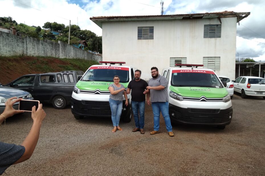 Prefeitura de General Carneiro recebe duas novas ambulâncias para a frota da Secretaria de Saúde