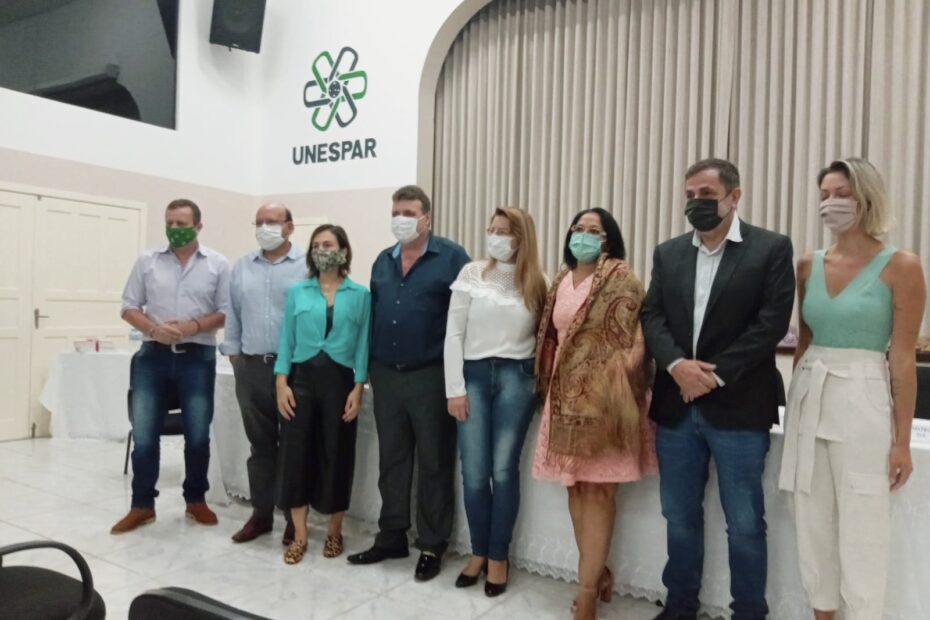 Prefeito, equipe da Secretaria de Educação e professores da educação básica participam de formação pelo Núcleo Regional de Educação de União da Vitória.