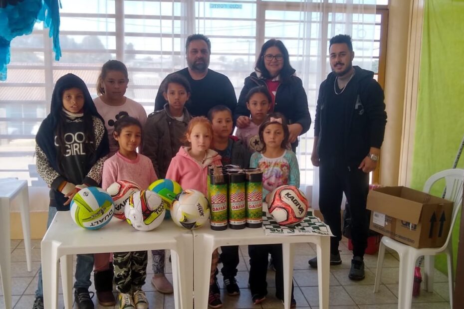 Mais lazer: vice-prefeito e diretor de Esporte e Lazer realizam entrega de materiais esportivos e jogos para Projeto Piá.