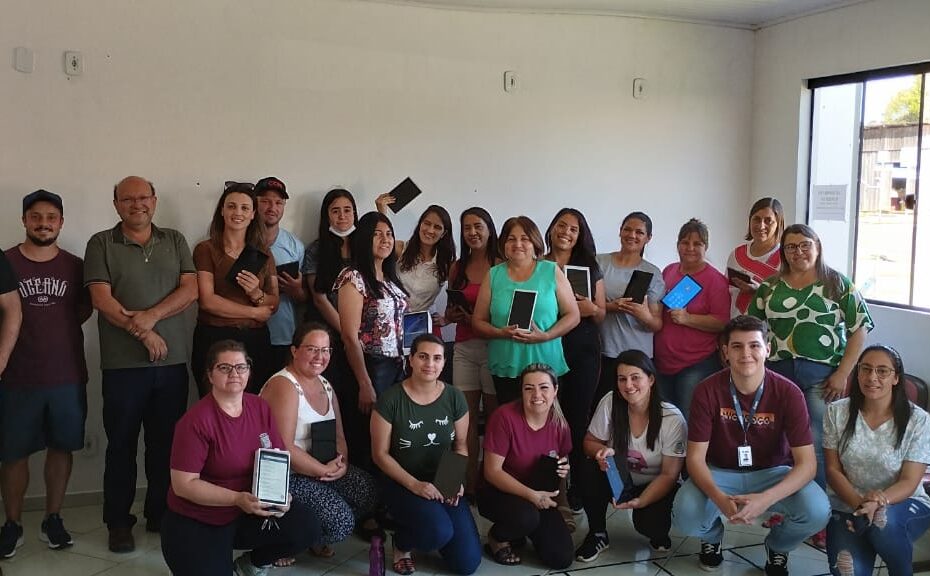 Agentes Comunitários de Saúde e Combate à Endemias recebem tablets para atendimento informatizado. Confira: