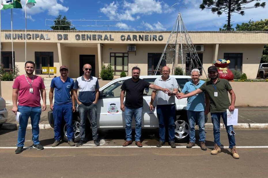 Secretaria de Agricultura recebe novo veículo para trabalhos do Serviço de Inspeção Municipal.