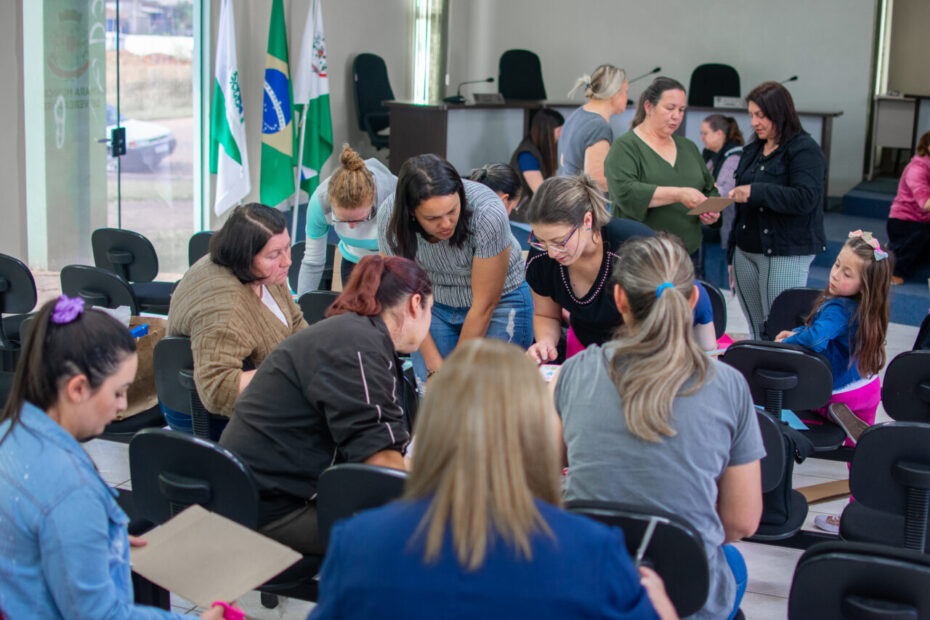 Prefeitura de General Carneiro investe e capacita professores da educação básica.