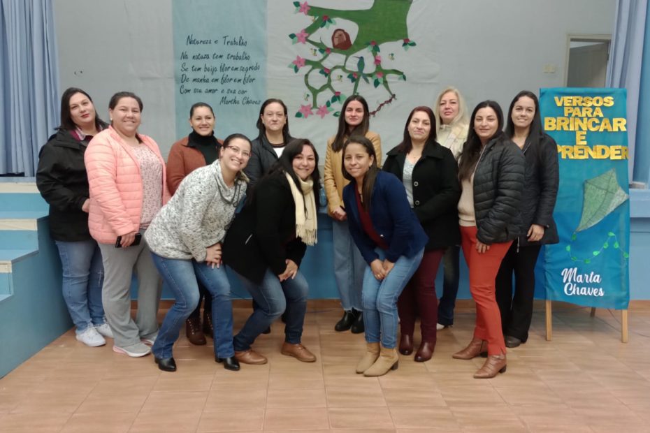 Professores da rede municipal de ensino participam de mostra de Boas Práticas na Educação Infantil, em União da Vitória.