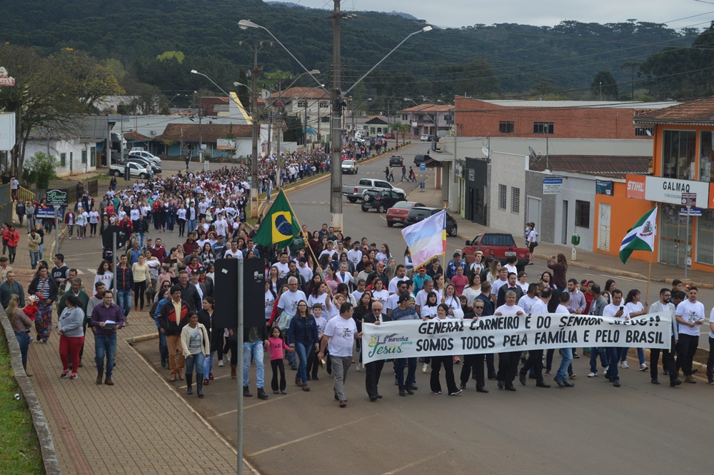 Primeira Marcha para Jesus arrasta multidão em General Carneiro