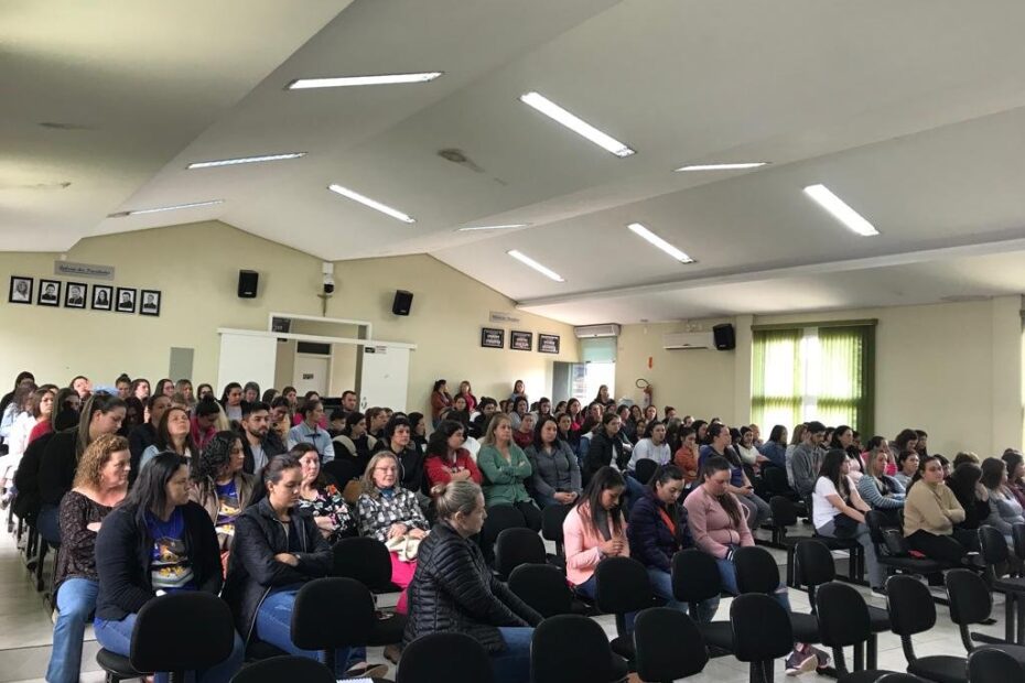 Professores de General Carneiro participam de capacitação sobre Escuta Especializada
