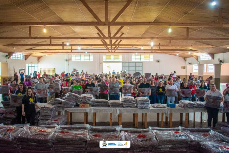 Prefeitura de General Carneiro entrega mais de 1000 cobertores para a população.