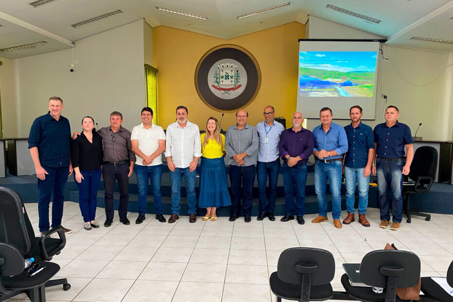 Reunião Ordinária da AMSULPAR ocorre em General Carneiro com a participação dos prefeitos da região.